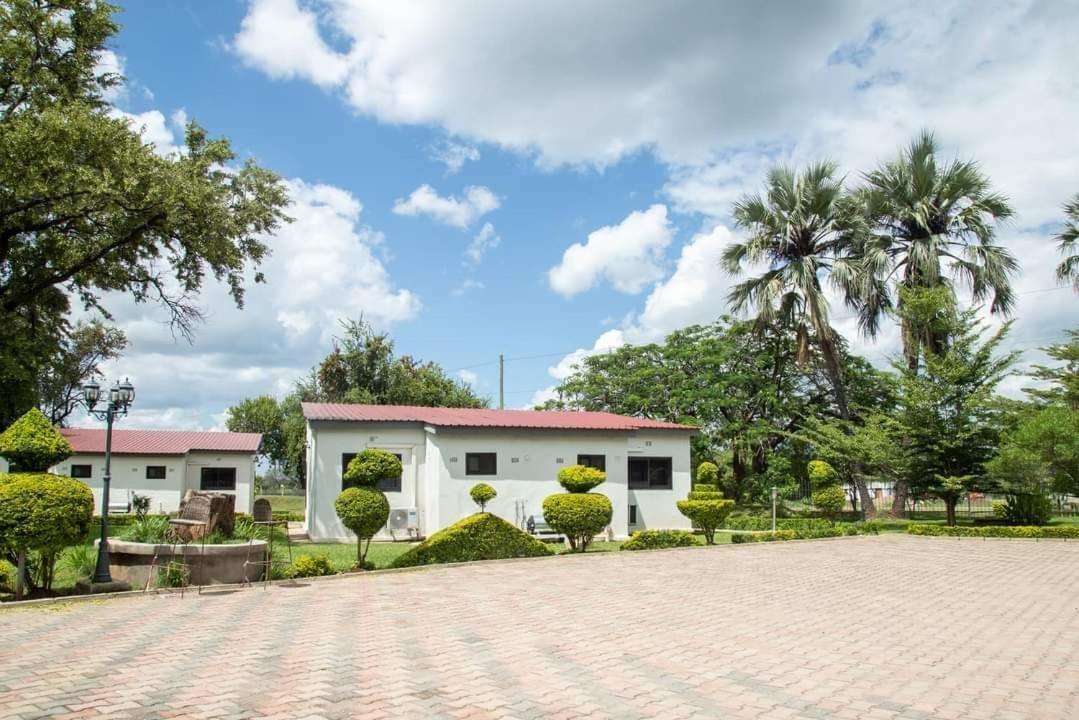 Zambezi Junction Lodge Livingstone Esterno foto